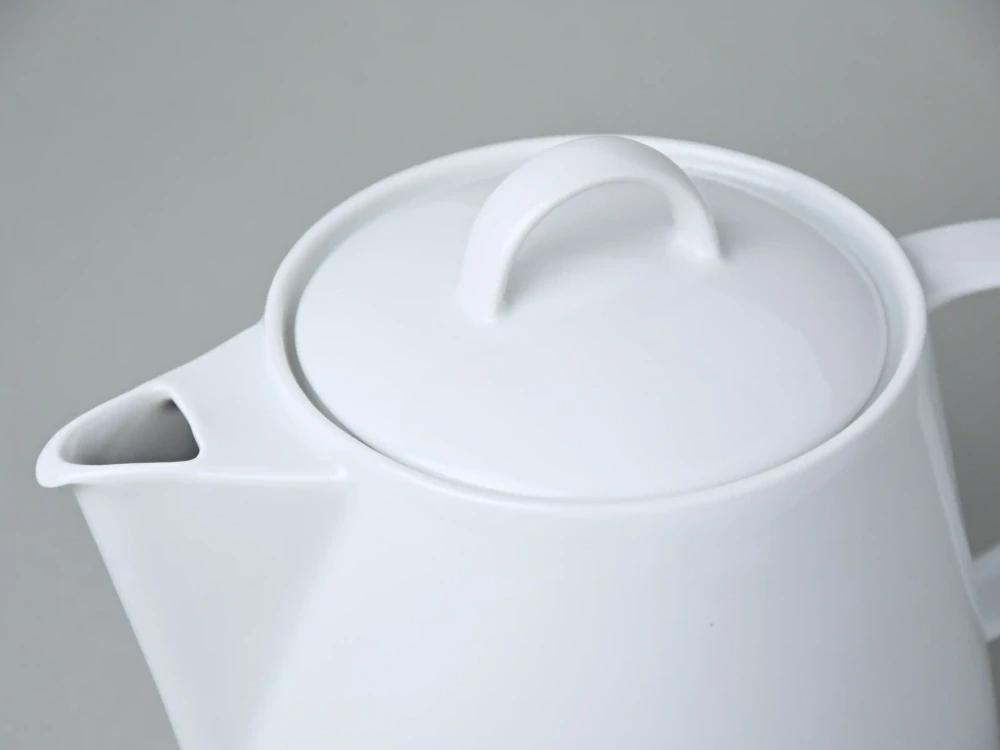 Konev čajová 1,3 l, Thun 1794, karlovarský porcelán, TOM bílý