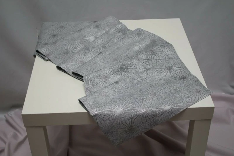 SANDER Vánoční ubrus Luce 50 x 140 cm s protiskvrnovou úpravou