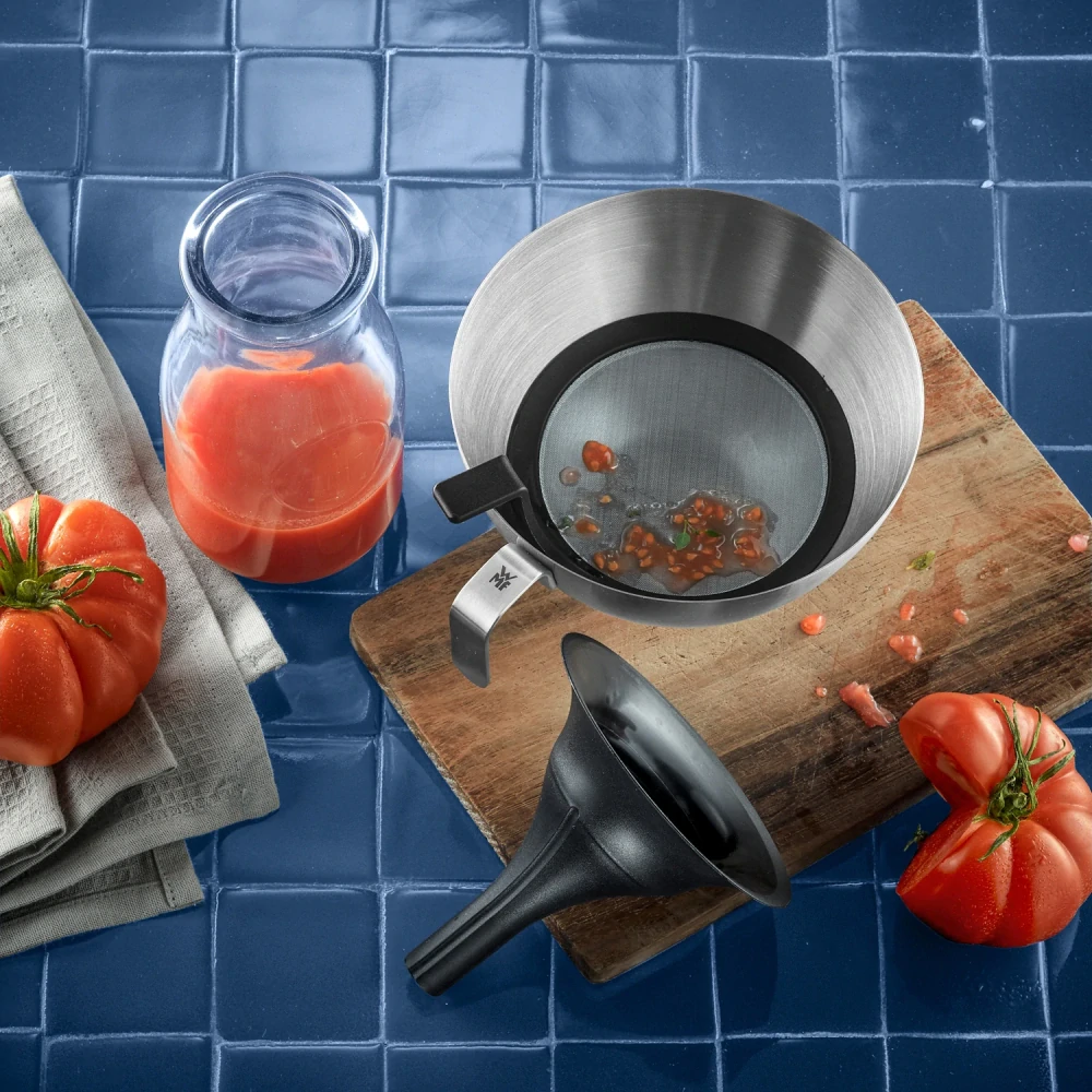 Nerezové sítko GOURMET 18 cm, s nálevkou, WMF